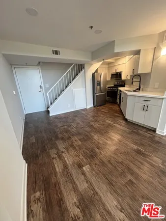 $3,782 | 7660 Beverly Boulevard, Unit 408, Los Angeles, CA 90036