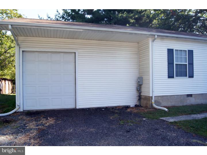 18 Meadow Road New Castle, DE 19720 - Photo 3 of 16 Garage