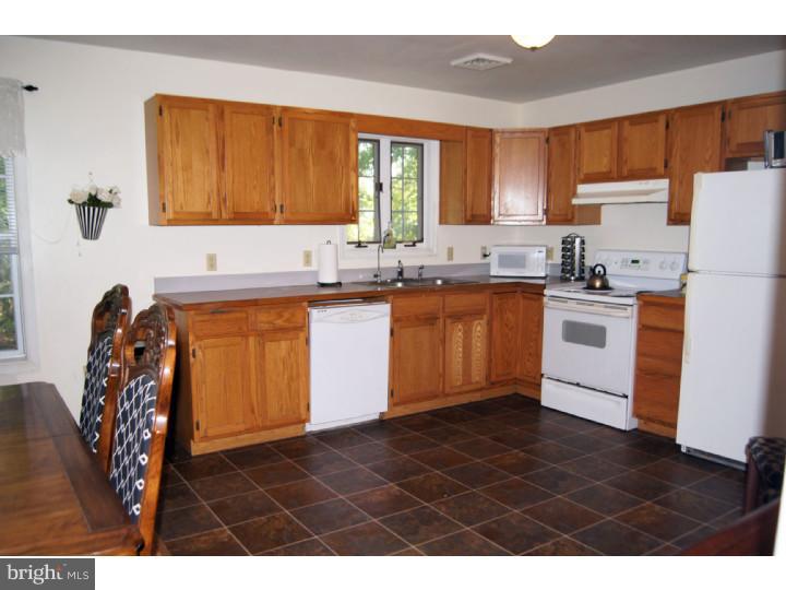 18 Meadow Road New Castle, DE 19720 - Photo 7 of 16 Kitchen