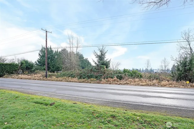 $850,000 | 11104 8th Street East, Puyallup, WA 98372