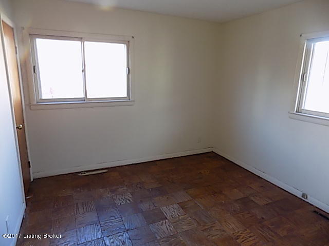 3307 Sumner Road Louisville, KY 40218 - Photo 6 of 16 DSCN0625