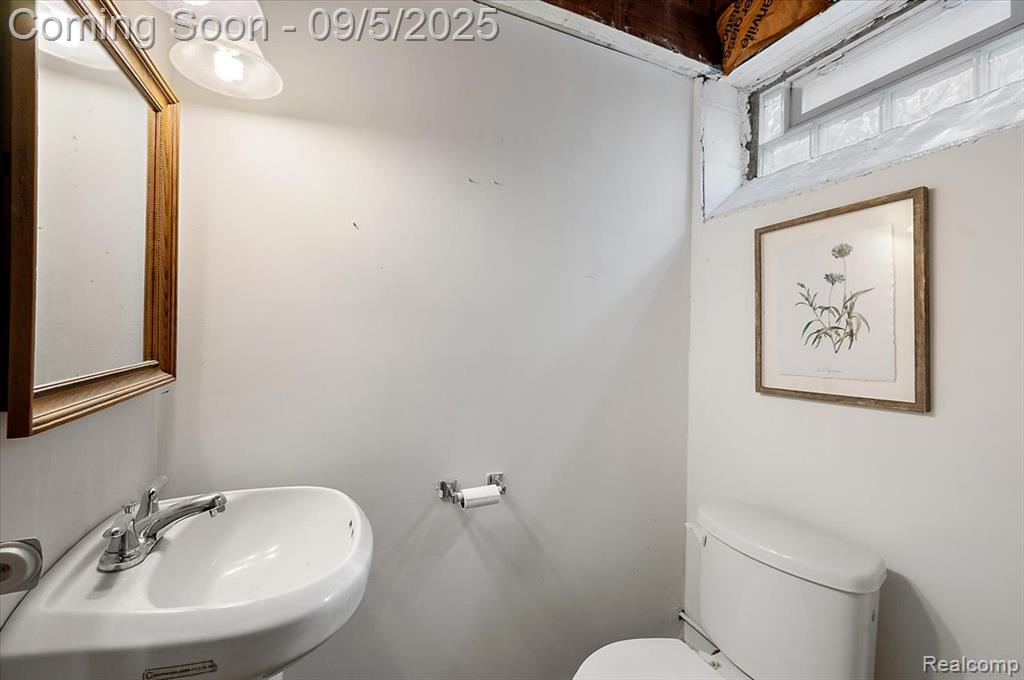 2151 Hawthorne Road Grosse Pointe Woods, MI 48236 - Photo 32 of 38