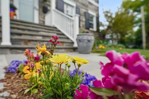 $1,299,000 | 11 Kendal Avenue, Maplewood, NJ 07040
