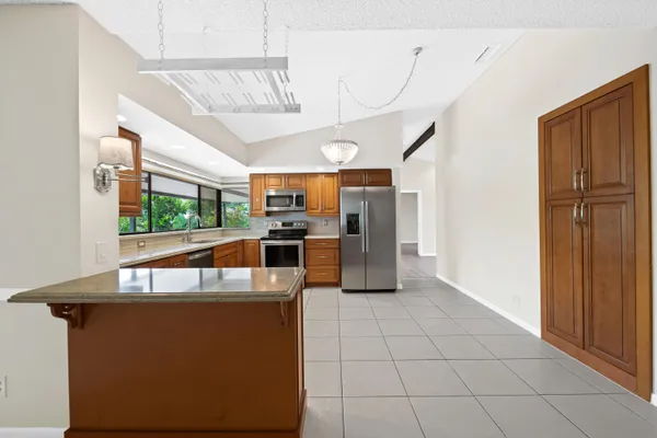 $4,600 | 8712 Southwest 52nd Street, Cooper City, FL 33328