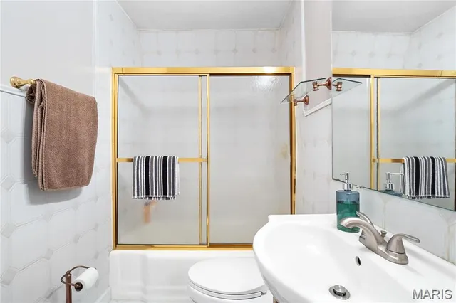 $229,900 | 9910 Parkway Drive, St. Louis, MO 63137