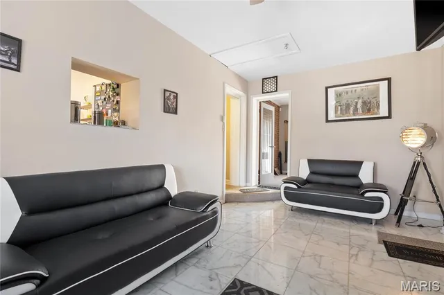 $229,900 | 9910 Parkway Drive, St. Louis, MO 63137