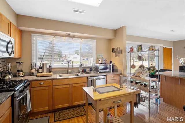 $229,900 | 9910 Parkway Drive, St. Louis, MO 63137