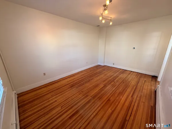 $2,400 | 10 Short Street, Manchester, CT 06040
