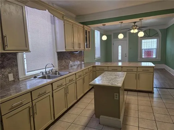 $1,600 | 1407 Magnolia Street, New Orleans, LA 70113