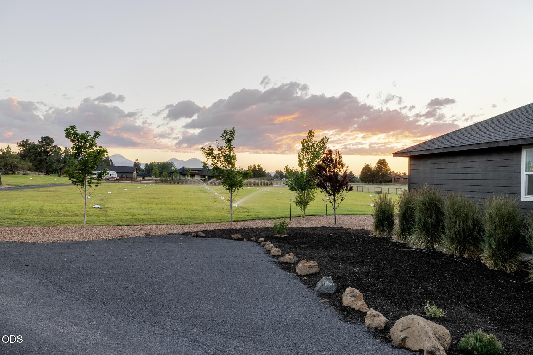 64794 Hunnell Road Bend, OR 97703 - Photo 43 of 51