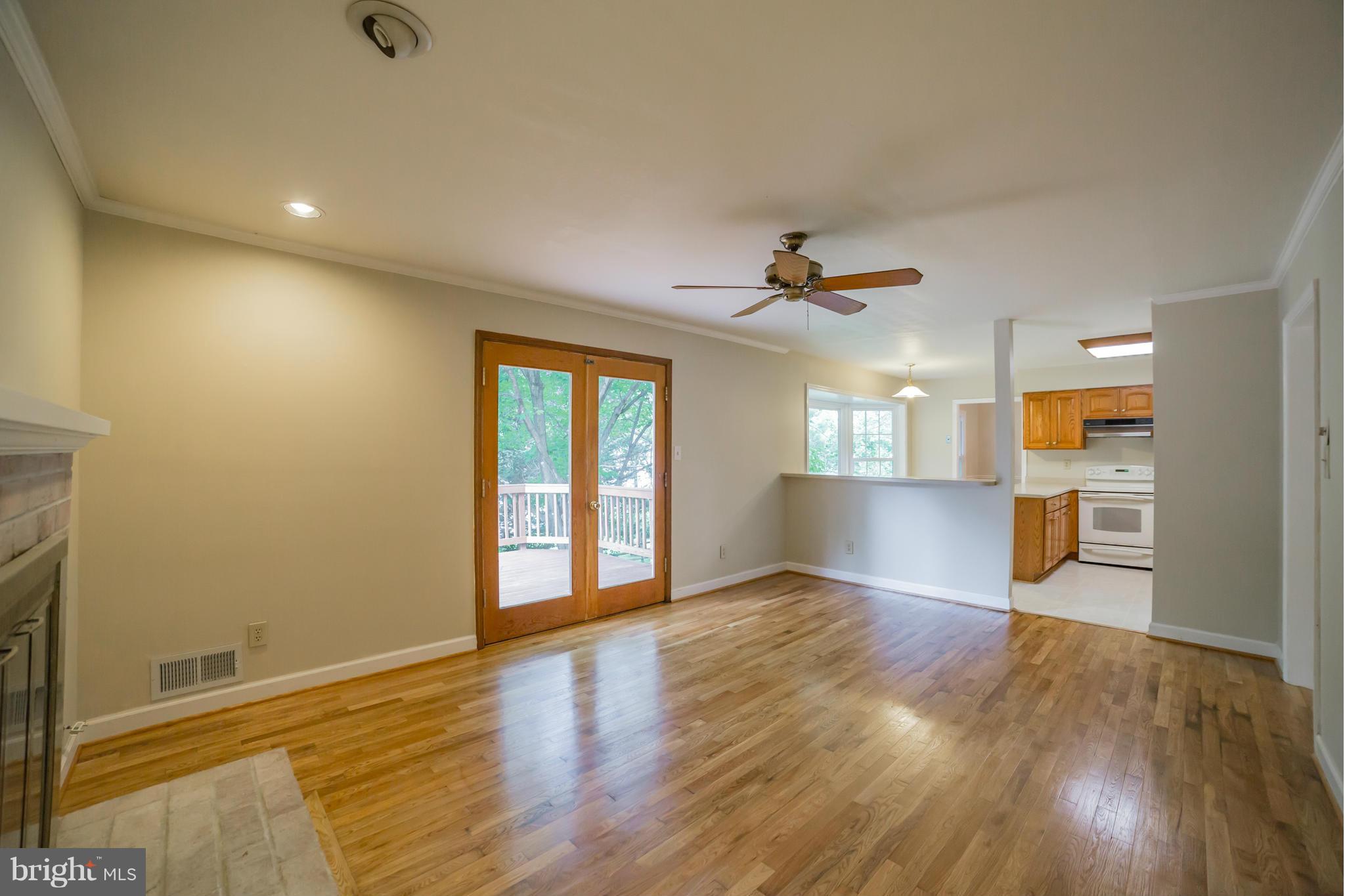13 Thorburn Road Gaithersburg, MD 20878 - Photo 16 of 30 Family Room