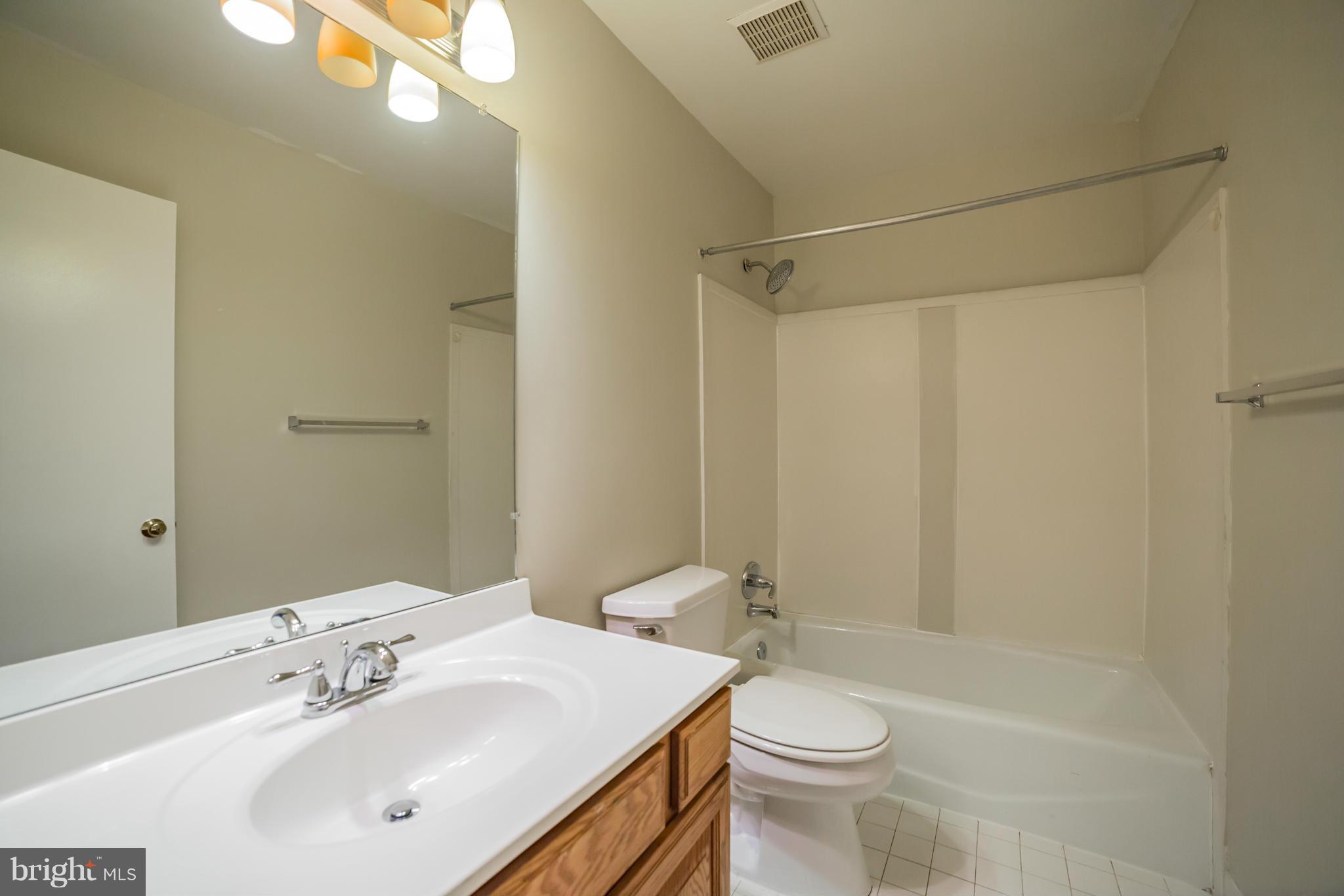 13 Thorburn Road Gaithersburg, MD 20878 - Photo 20 of 30 Bath