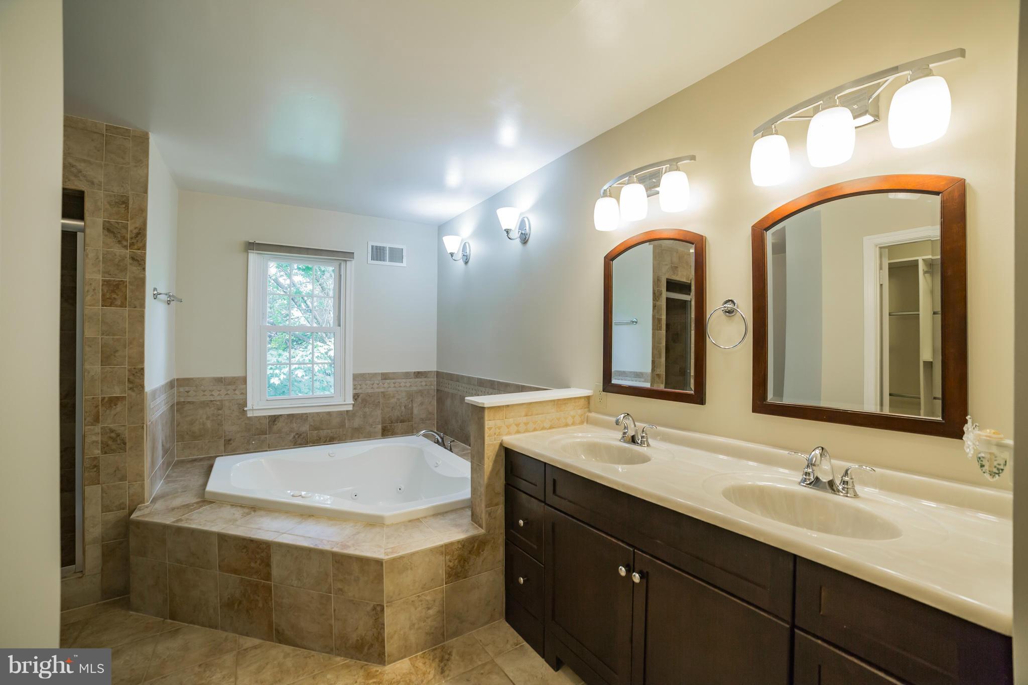 13 Thorburn Road Gaithersburg, MD 20878 - Photo 26 of 30 Bath (Master)