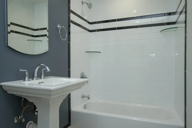 $2,200 | 643 Hinman Avenue, Unit 3S, Evanston, IL 60202