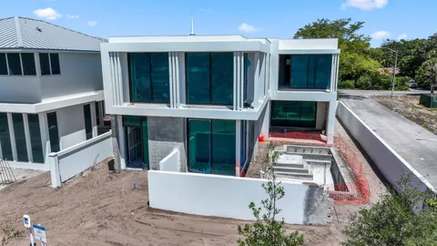 $4,850,000 | 305 Grove Place, Delray Beach, FL 33444