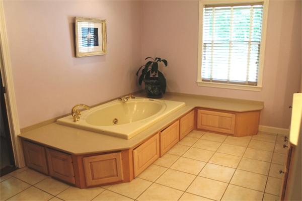6 Thompson Pond Road Spencer, MA 01562 - Photo 18 of 29 Gallery Image 18