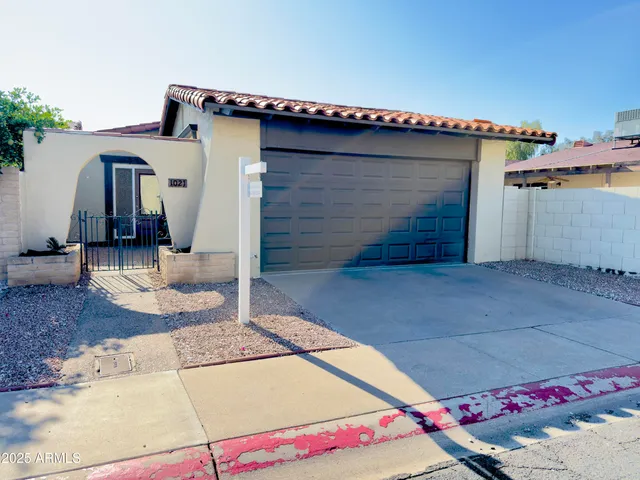 $2,000 | 1021 West Mission Lane, Phoenix, AZ 85021