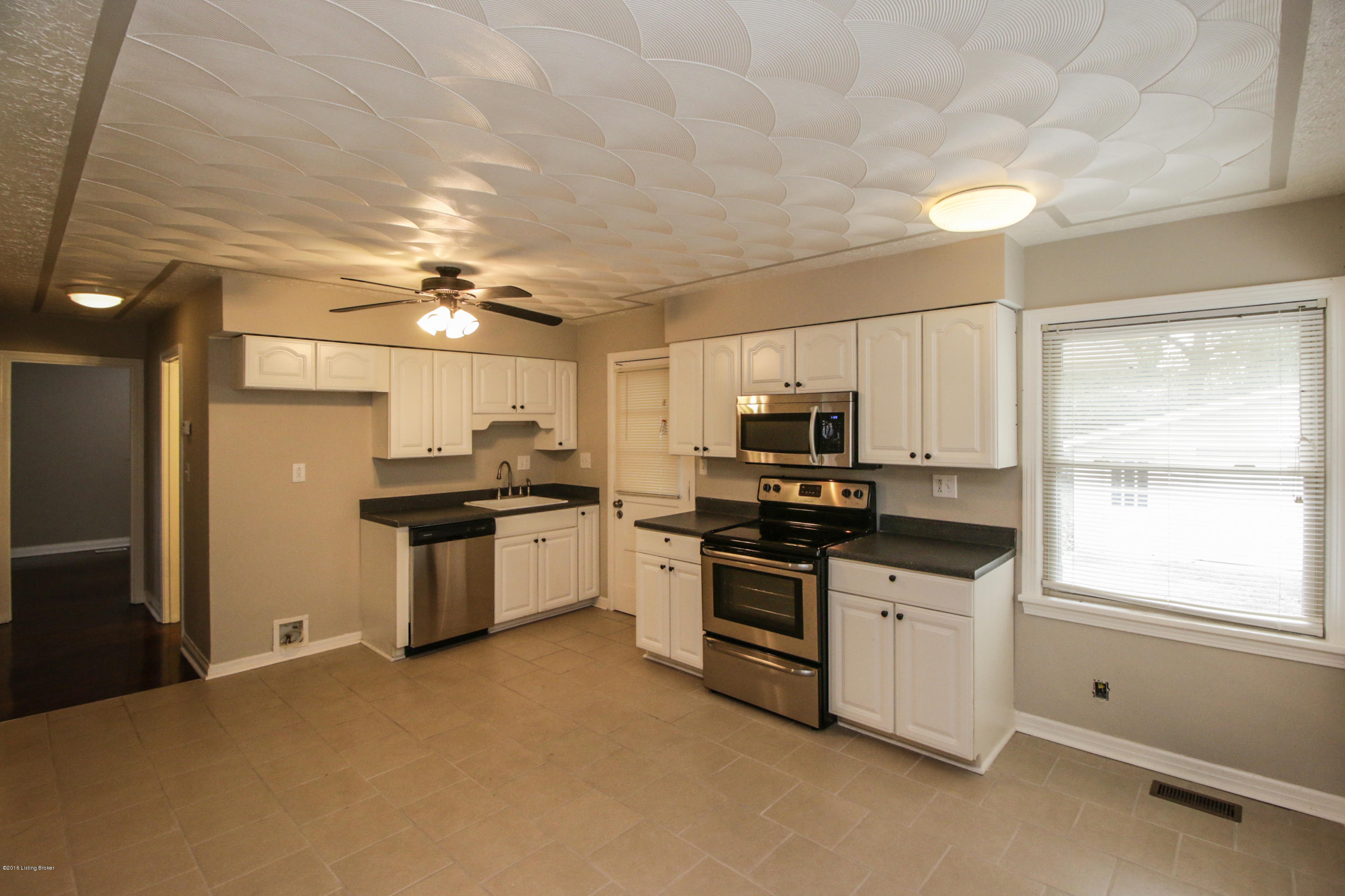 7719 Bluebonnet Road Louisville, KY 40258 - Photo 16 of 44 16