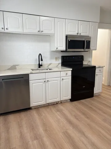 $1,800 | 11 Hancock Street, Unit 1R, Salem, MA 01970