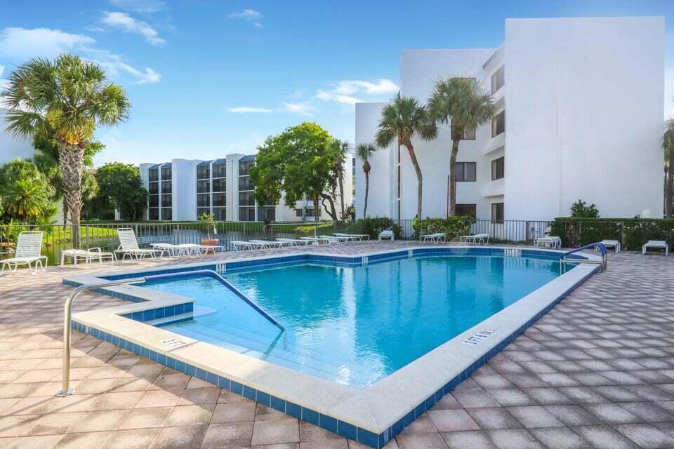 1605 Highway 1, Unit M3502 Jupiter, FL 33477 - Photo 29 of 38 SEARISE POOL NEW PAINT ON BLDGS