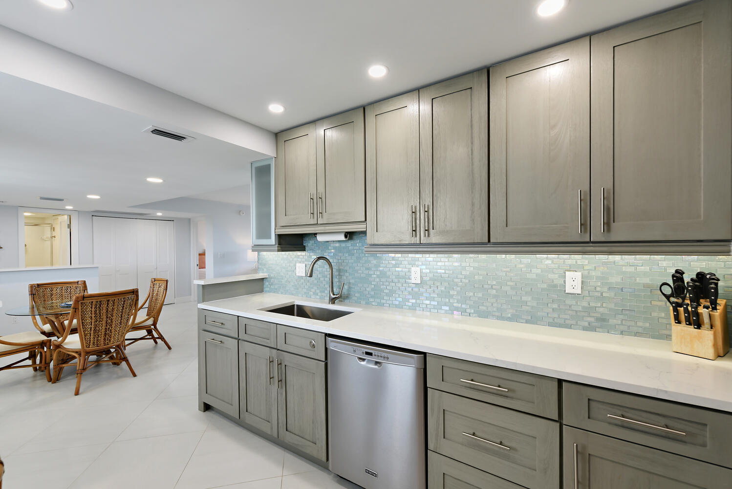 1605 Highway 1, Unit M3502 Jupiter, FL 33477 - Photo 10 of 38 Kitchen