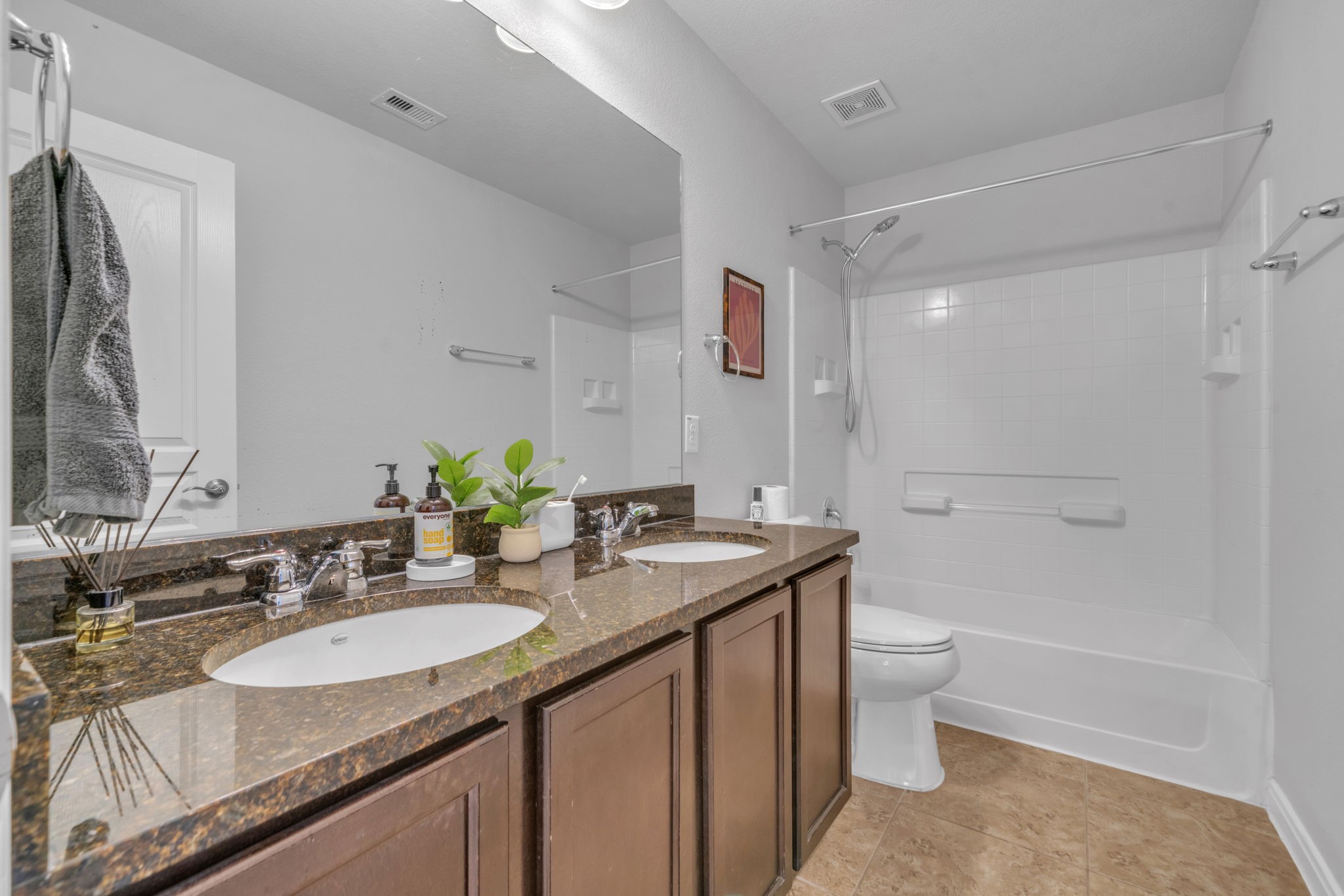 6427 Addlestone Ridge Lane Katy, TX 77494 - Photo 15 of 32 Dual sinks and functional upstairs bath design.