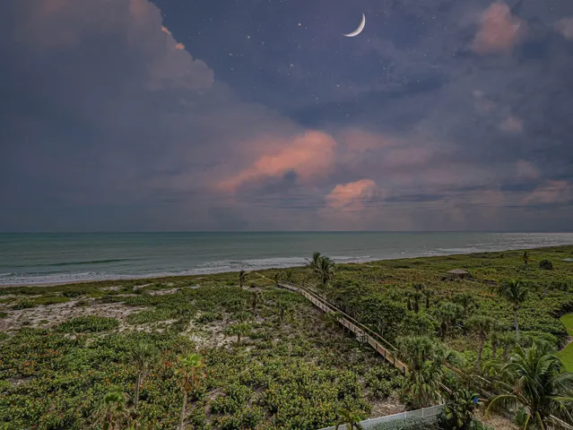 $775,000 | 3100 North Hwy A1A, Unit 806, Hutchinson Island, FL 34949