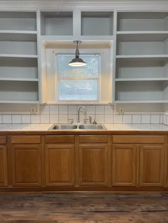 $1,695 | 606 Mesquite Street, Bastrop, TX 78602