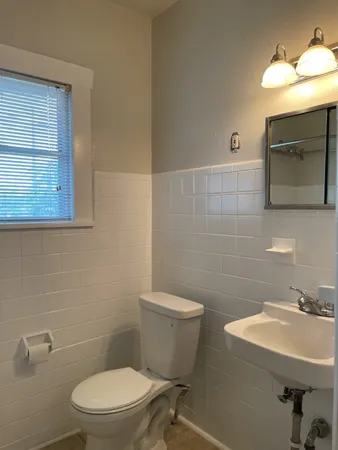 $1,695 | 606 Mesquite Street, Bastrop, TX 78602