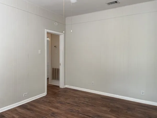 $1,695 | 606 Mesquite Street, Bastrop, TX 78602