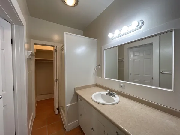$1,695 | 606 Mesquite Street, Bastrop, TX 78602