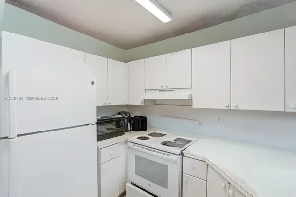 $2,875 | 18615 Northwest 84th Pl., Unit 1061, Hialeah, FL 33015
