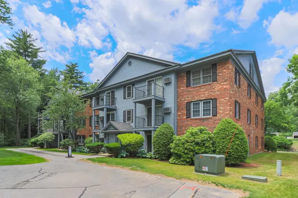 $239,900 | 16 Northbrook Drive, Unit 1605, Manchester, NH 03102
