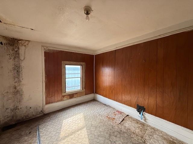 2204 R. W. Bivens Lane Fort Worth, TX 76105 - Photo 5 of 8 an empty room with windows