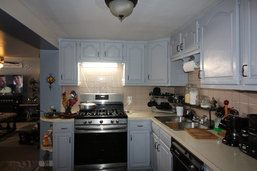 448 Buffinton Street Fall River, MA 02721 - Photo 8 of 40