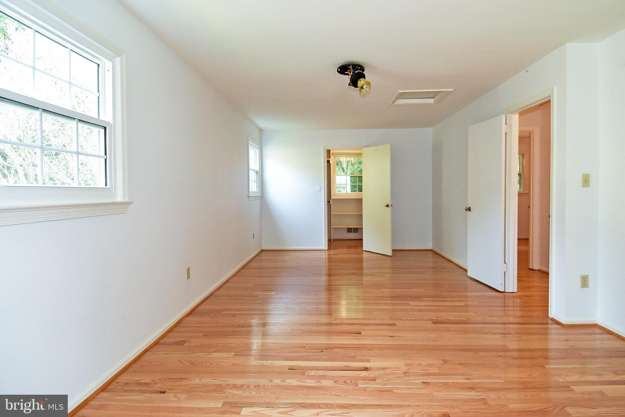 5017 Powell Road Fairfax, VA 22032 - Photo 19 of 53 Upper Level Owner's Suite