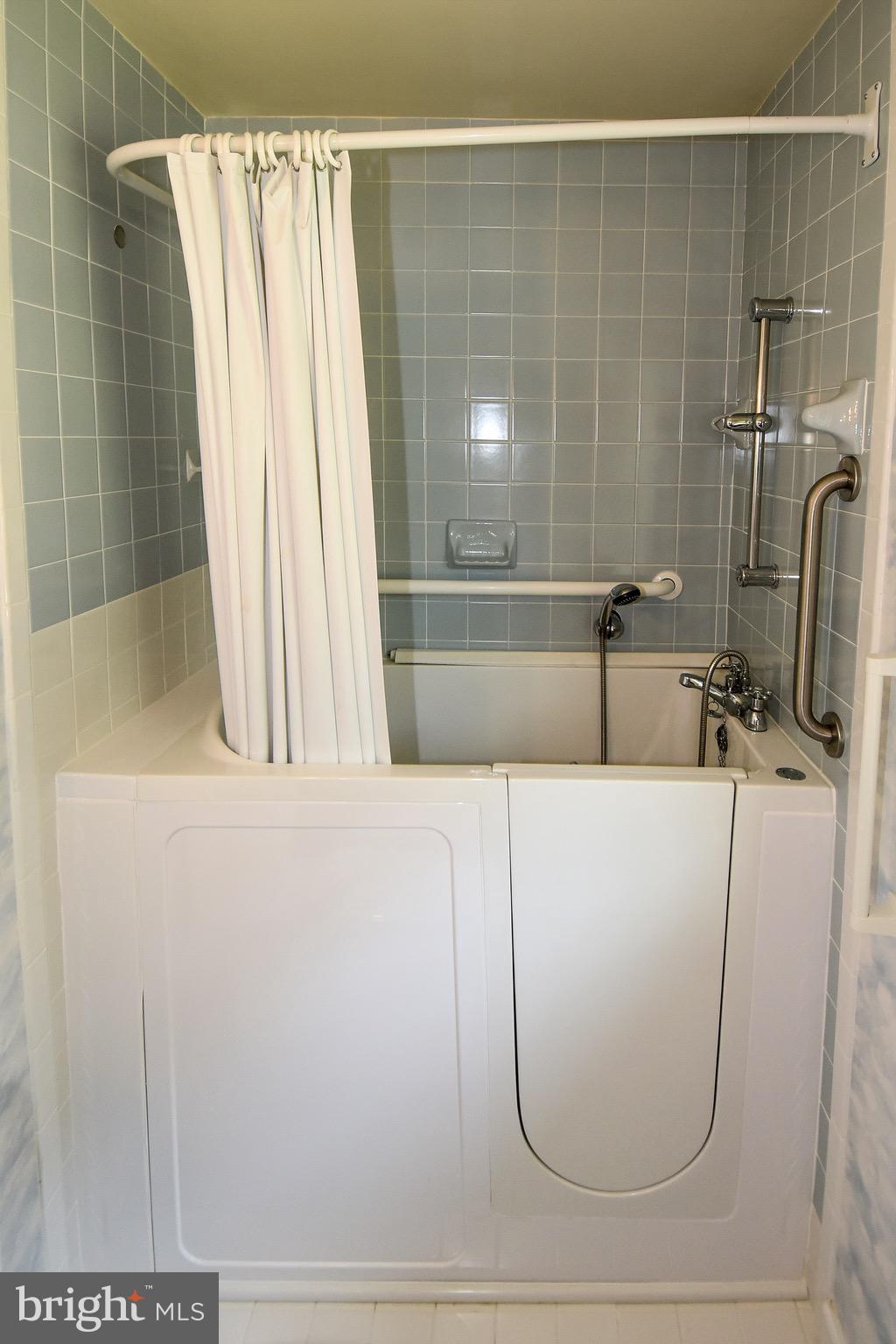 5017 Powell Road Fairfax, VA 22032 - Photo 25 of 53 Upper Level Owner's Suite En Suite Bath