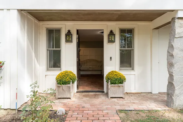 $1,077,000 | 147 Pequot Avenue, Groton, CT 06355