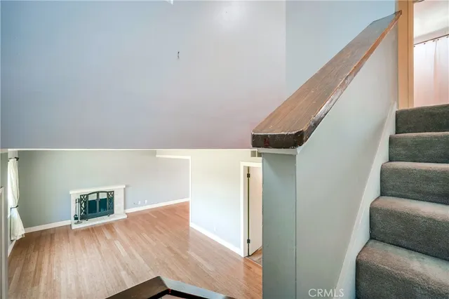 a view of livingroom with furniture