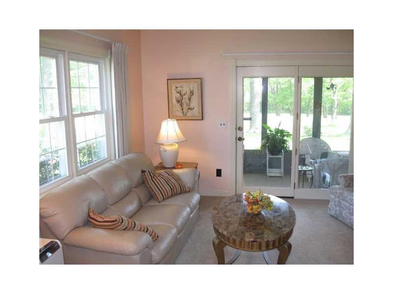 195 Wescott Road, Unit 6 South Portland, ME 04106 - Photo 17 of 35 Living Room.