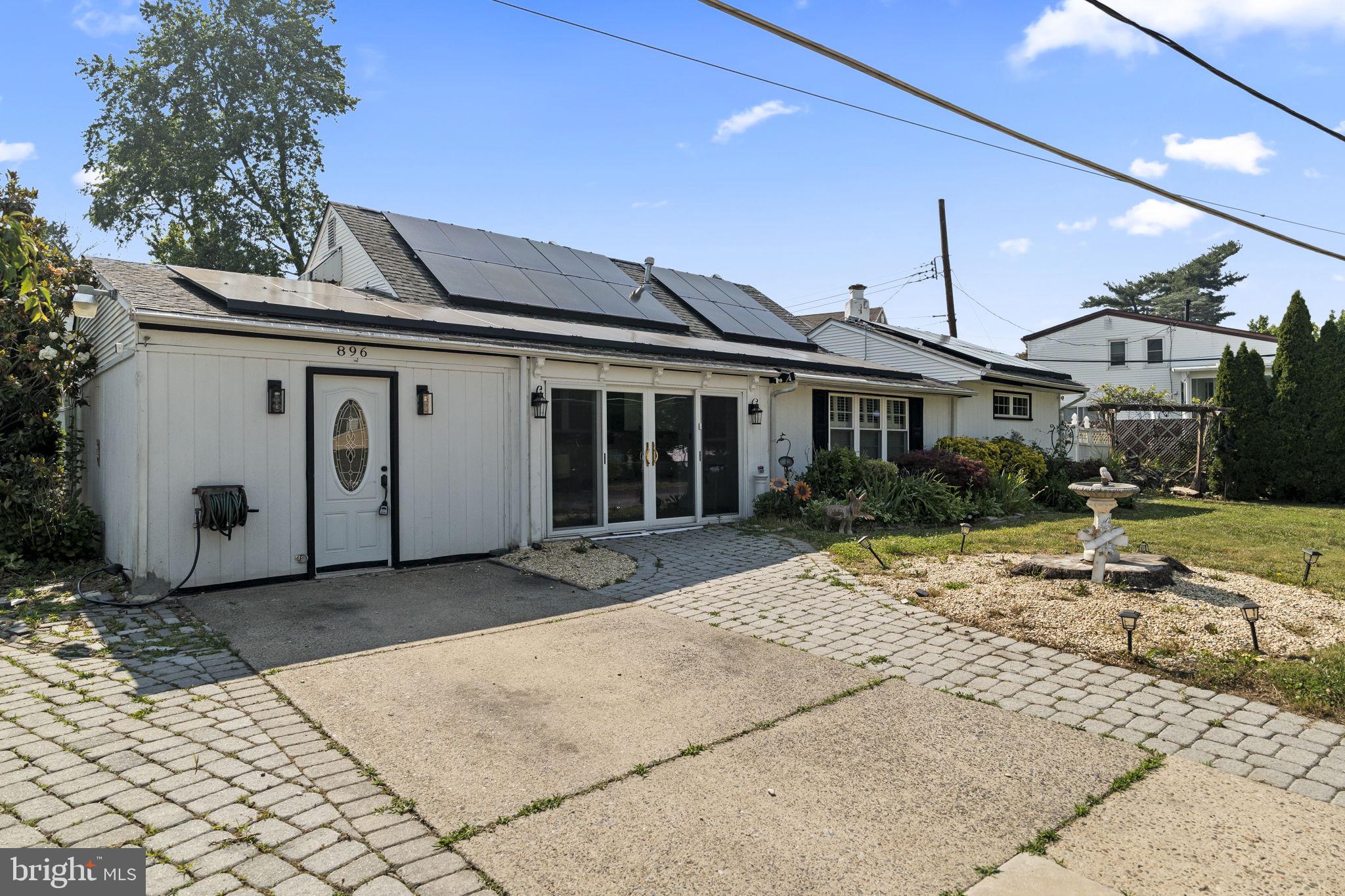 896 Pne Hl Road Philadelphia, PA 19115 - Photo 3 of 37