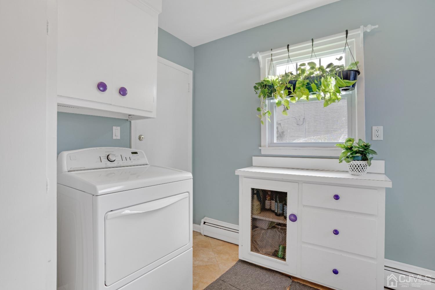 19 Warwick Road Edison, NJ 08820 - Photo 19 of 43 a utility room with washer and dryer