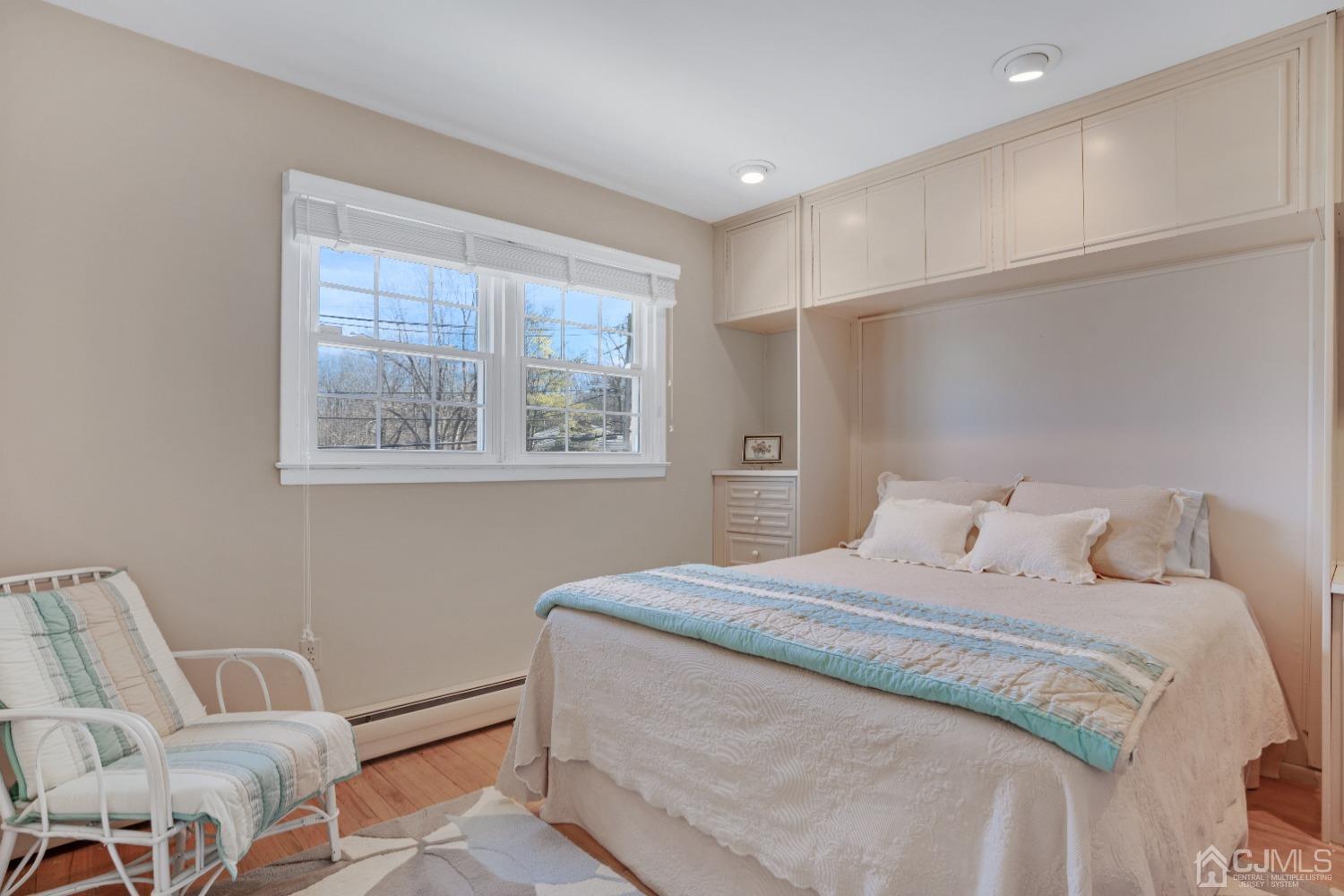 19 Warwick Road Edison, NJ 08820 - Photo 29 of 43 a bedroom with a bed and a chair