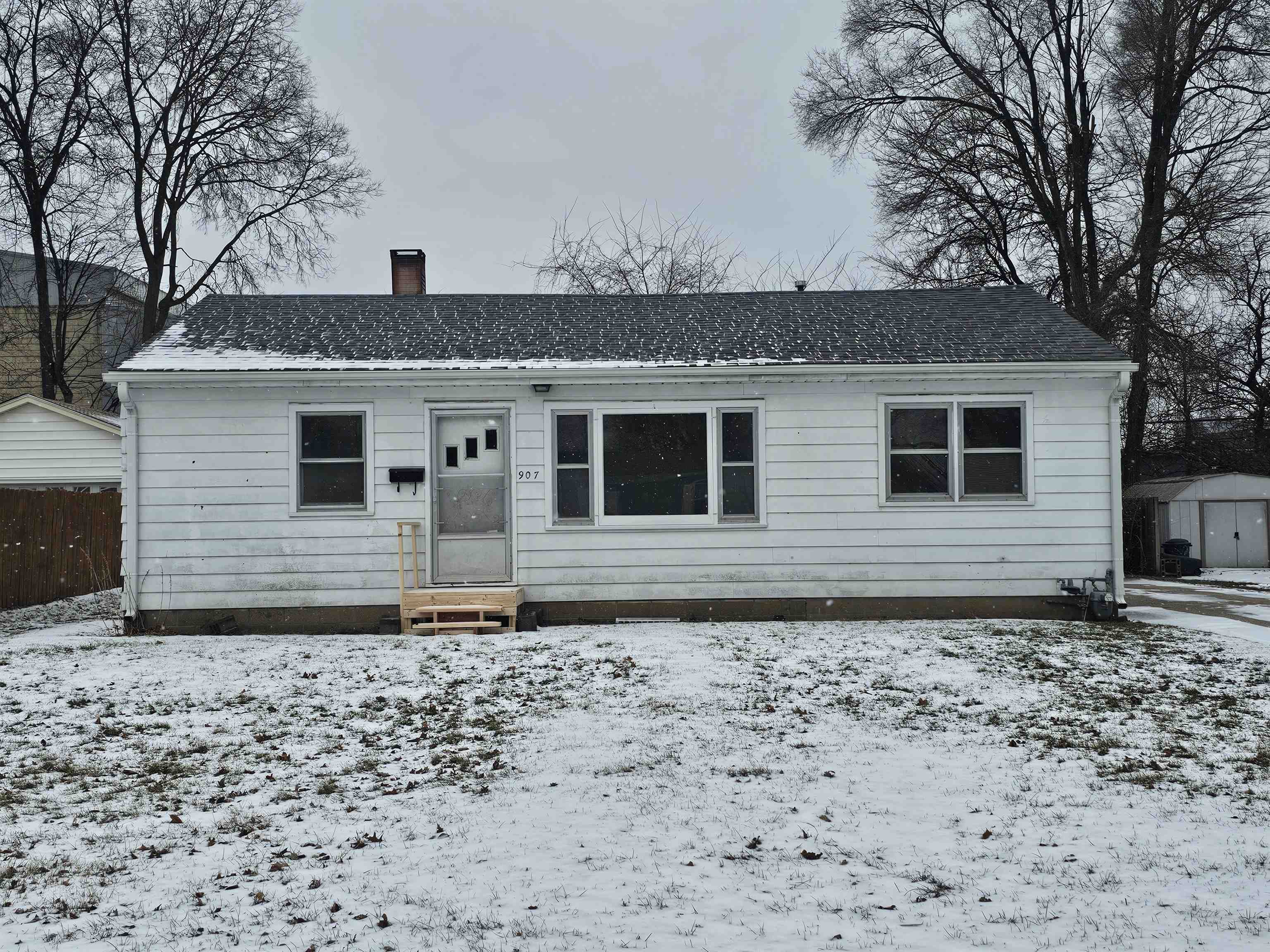 907 Merrill Avenue Loves Park, IL 61111 - Photo 2 of 15 a front view of a house with a yard