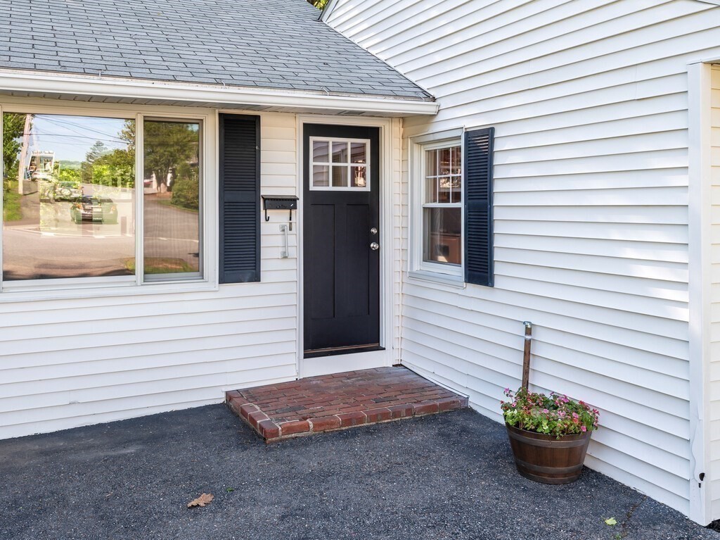 76 Robillard Street Gardner, MA 01440 - Photo 3 of 38