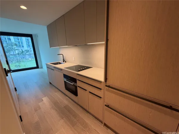 $3,195 | 333 Ward Avenue, Unit 220, Honolulu, HI 96814
