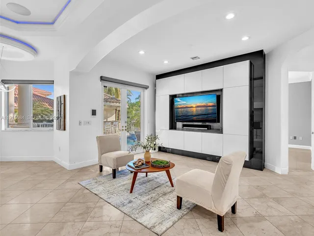 $3,795,000 | 922 Washington Street, Hollywood, FL 33019