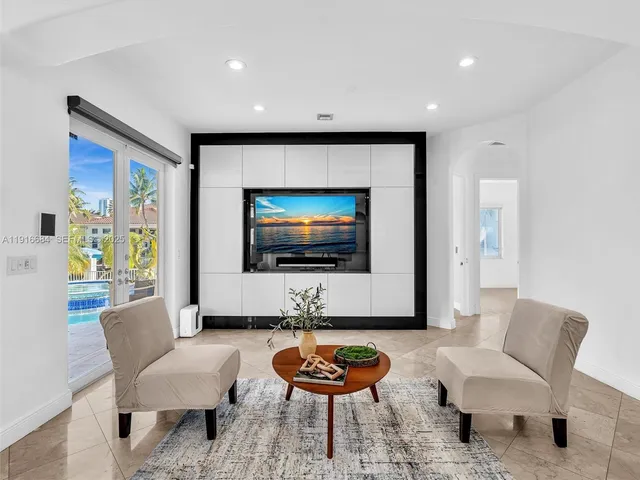 $3,795,000 | 922 Washington Street, Hollywood, FL 33019