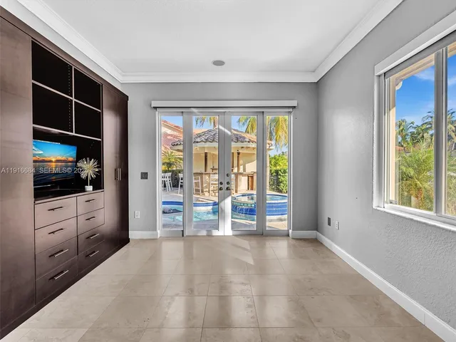 $3,795,000 | 922 Washington Street, Hollywood, FL 33019