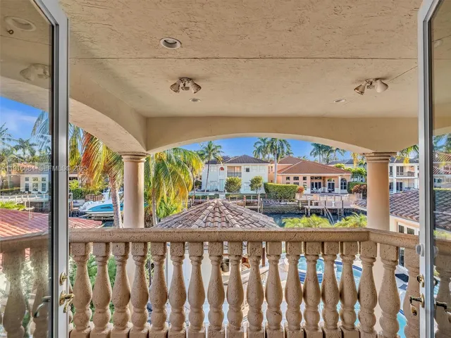 $3,795,000 | 922 Washington Street, Hollywood, FL 33019